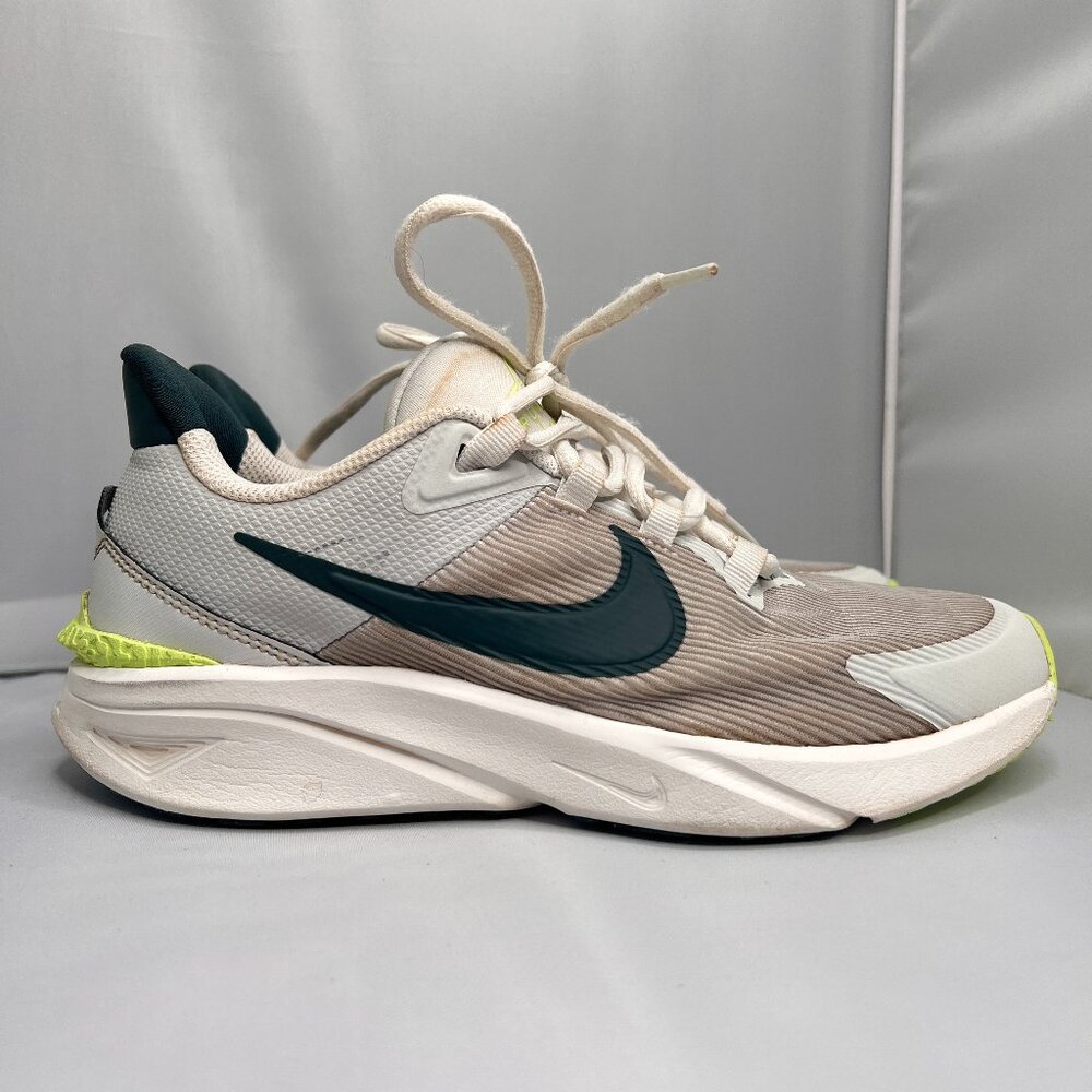 NIKE Star Runner green white and grey size 5Y